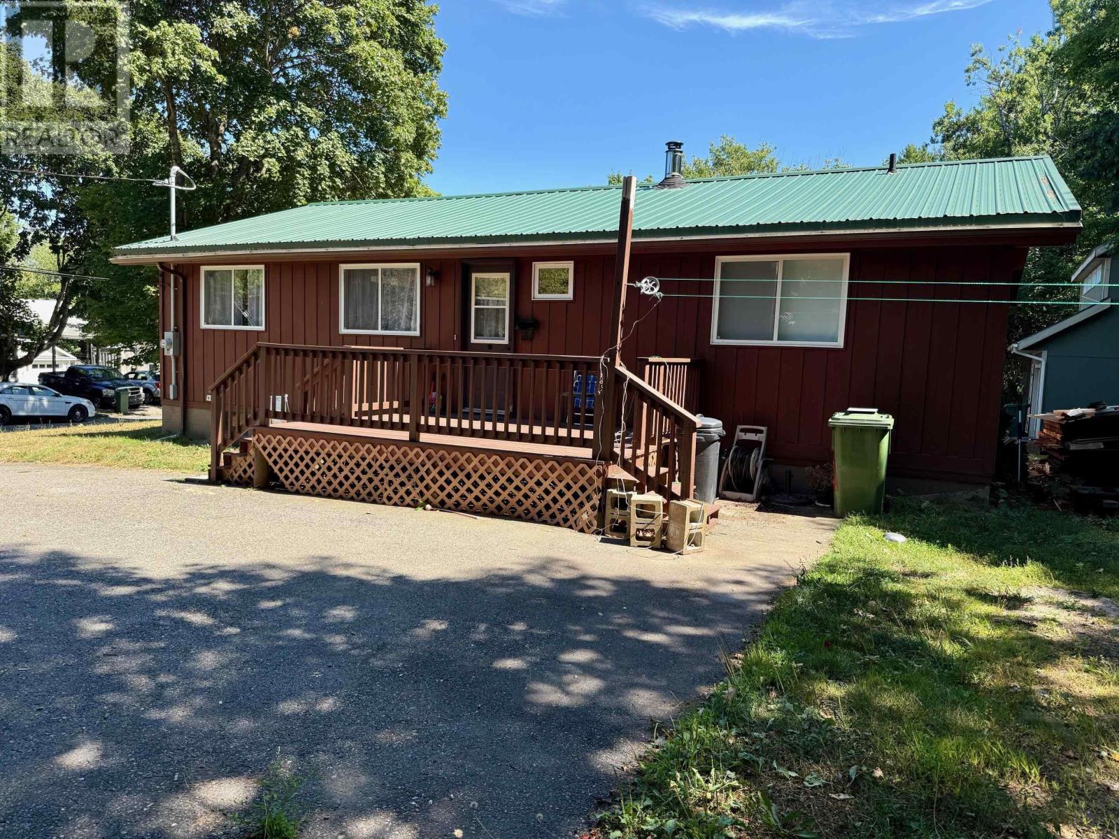 29 Nauss Ave, Bridgewater, NS B4V 1V6