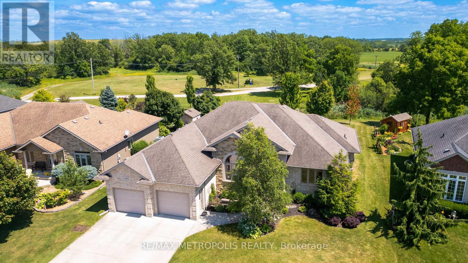 492 First Ave, Petrolia, ON N0N 1R0
