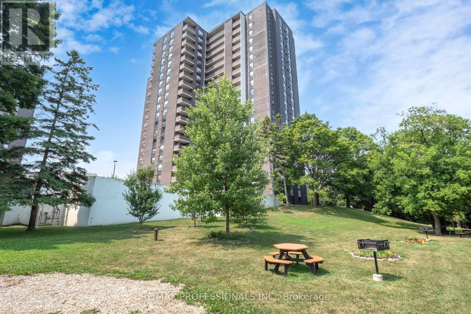 806 1535 Lakeshore Rd E, Mississauga, ON L5E 3E2