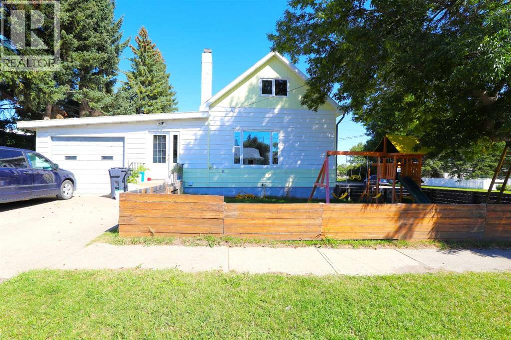 771 Mountain St, Pincher Creek, AB T0K 1W0