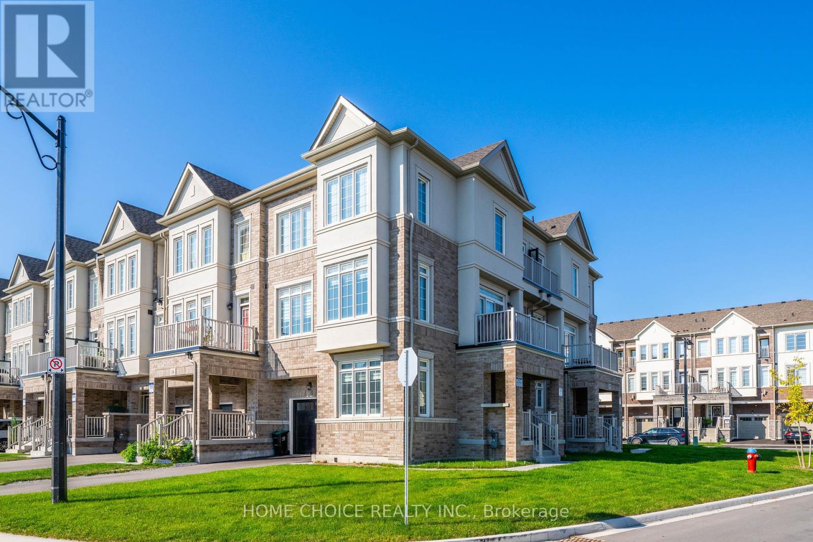 35 Rotary Way, Bradford West Gwillimbury, ON L3Z 4P2