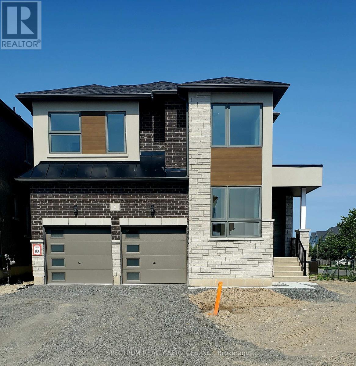 1 Rogerson St E, Clarington Newcastle, ON L1B 0W4
