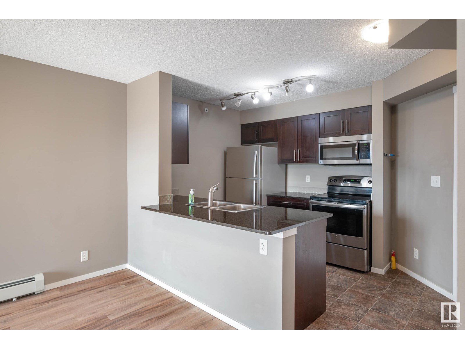 5370 Chappelle Road Southwest #416, Edmonton, AB T6W 3L5