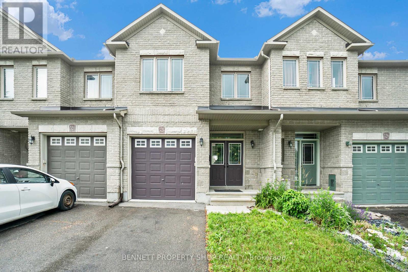 526 Pepperville Cres N, Ottawa, ON K2M 0E5