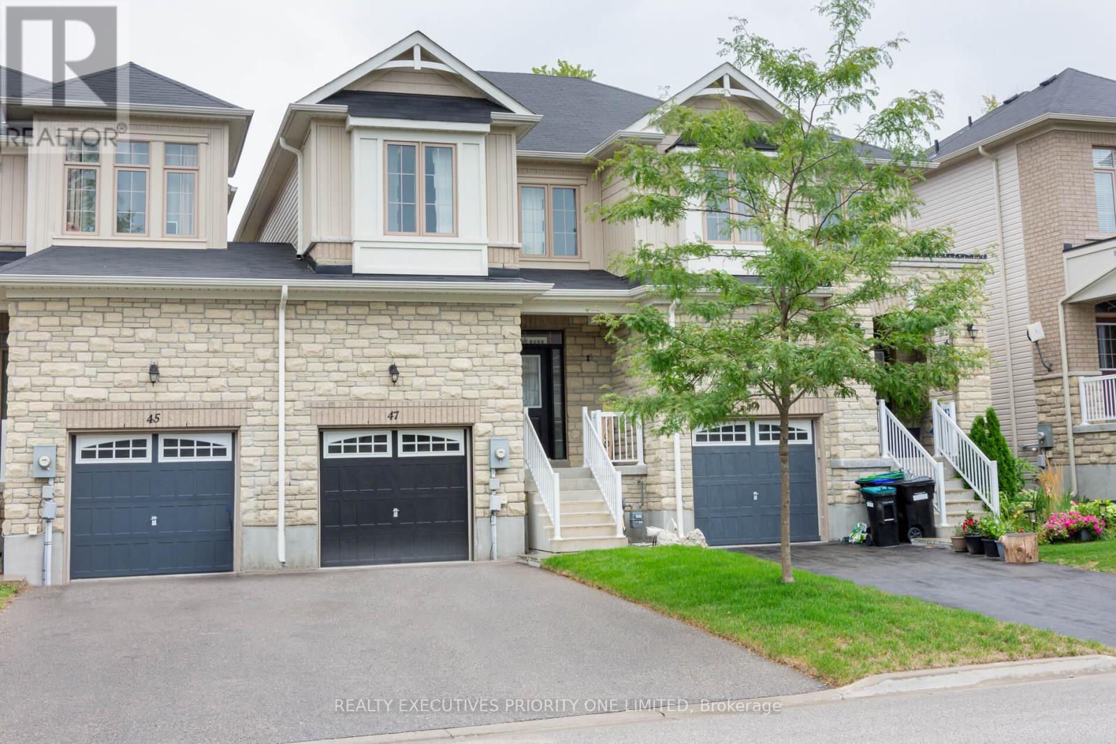 47 Greenwood Dr, Essa, ON L0M 1B4