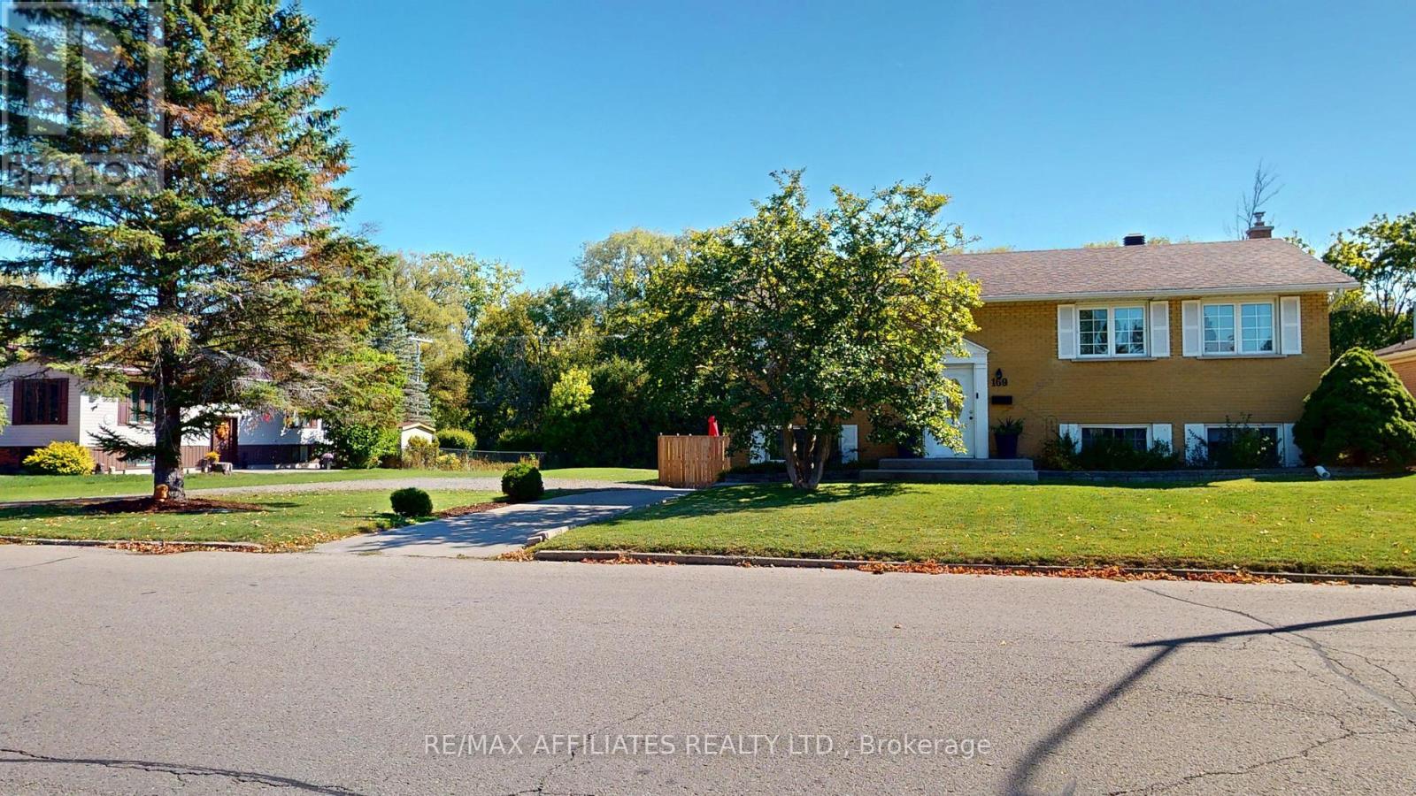 169 Reynolds Dr, Brockville, ON K6V 1X3
