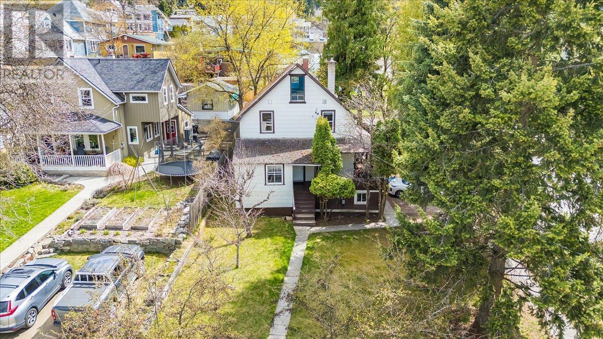 404 Houston St, Nelson, BC V1L 5H5