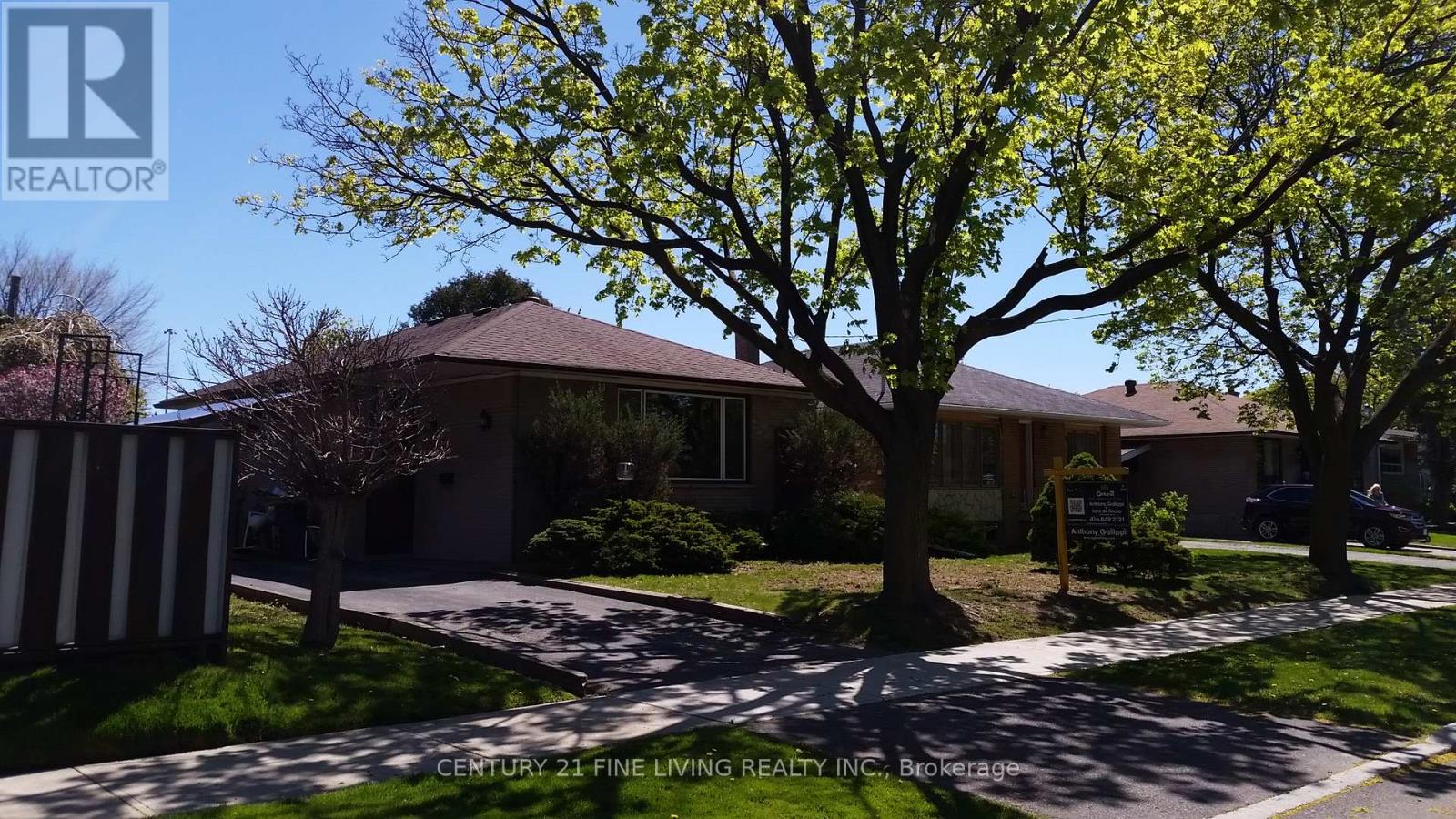 35 Hartland Rd, Toronto, ON M9C 4S9
