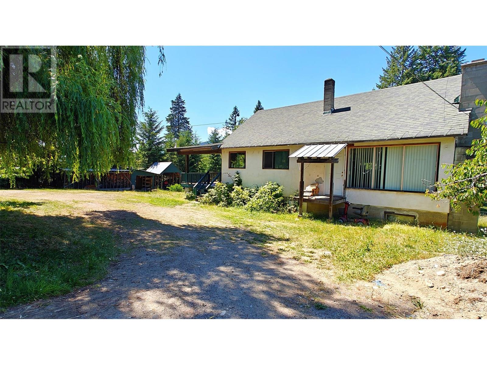 2029 Debruyn Rd, Fruitvale, BC V0G 1L1