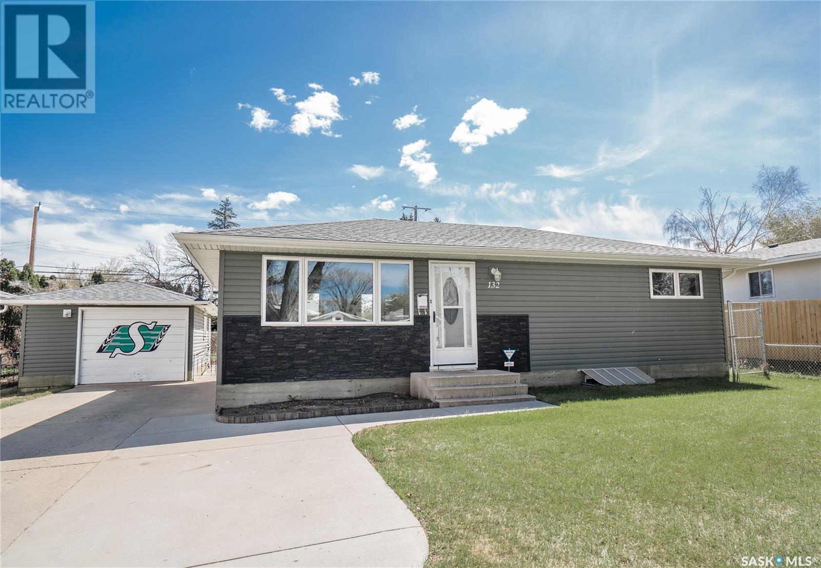 132 Montreal Ave S, Saskatoon, SK S7M 3K8