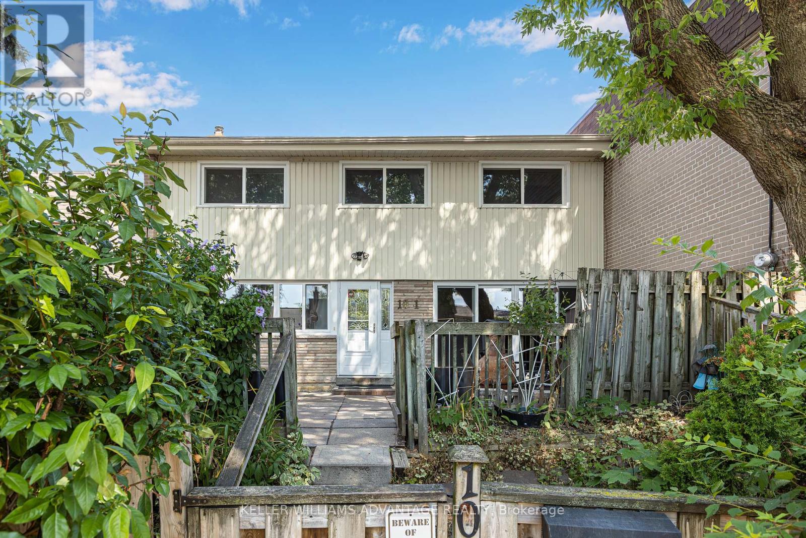 1 10 Sentinel Rd, Toronto, ON M3M 2Y6