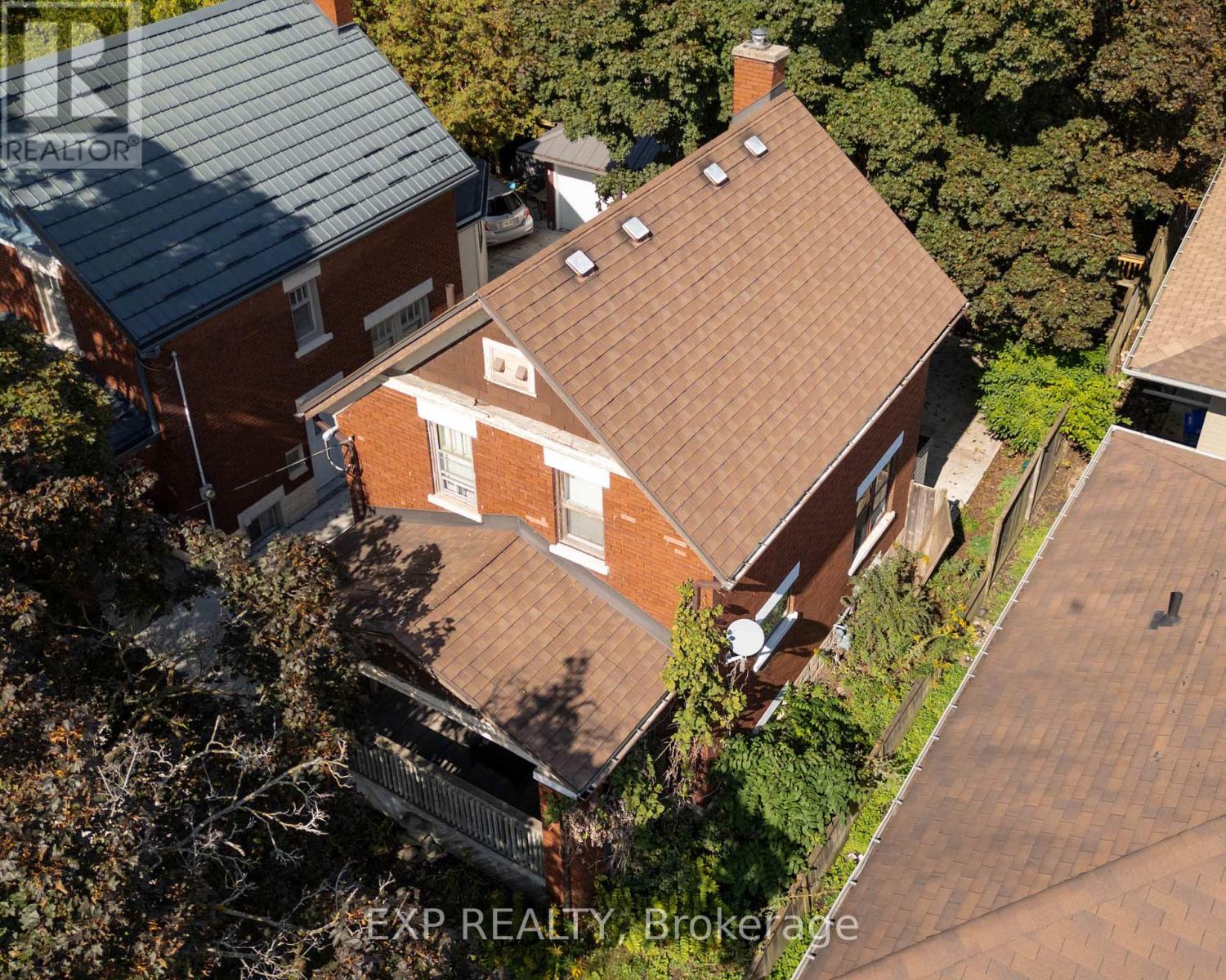 50 Walnut St, Kitchener, ON N2G 1P6