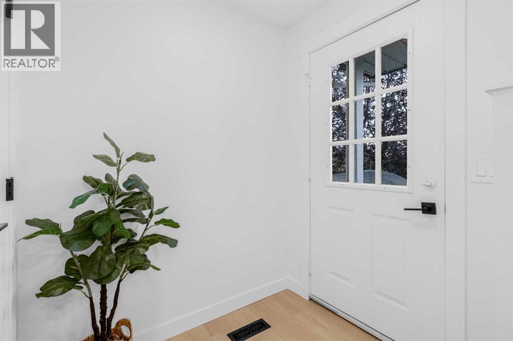 112 Erin Grove Close Se Unit 2, Calgary, AB T2B 2T4