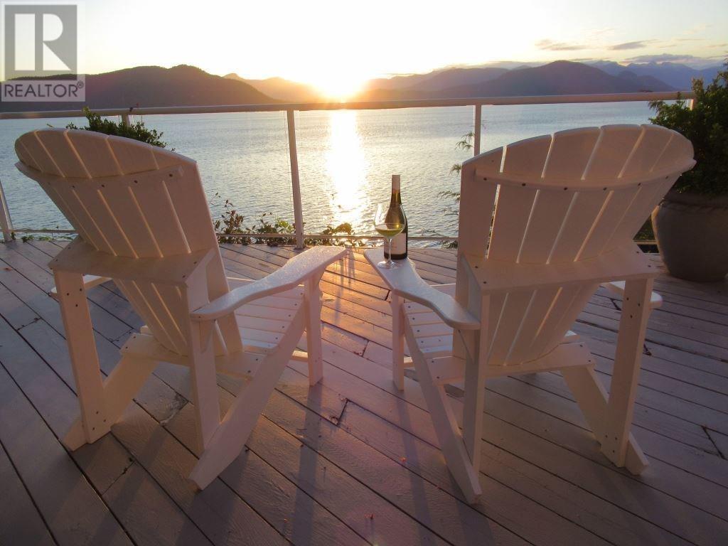 8255 Pasco Rd, West Vancouver, BC V7W 2T5