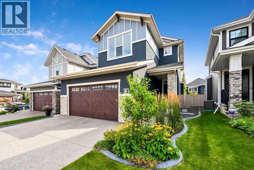 45 W Grove Way SW, Calgary, AB T3H 1Y8