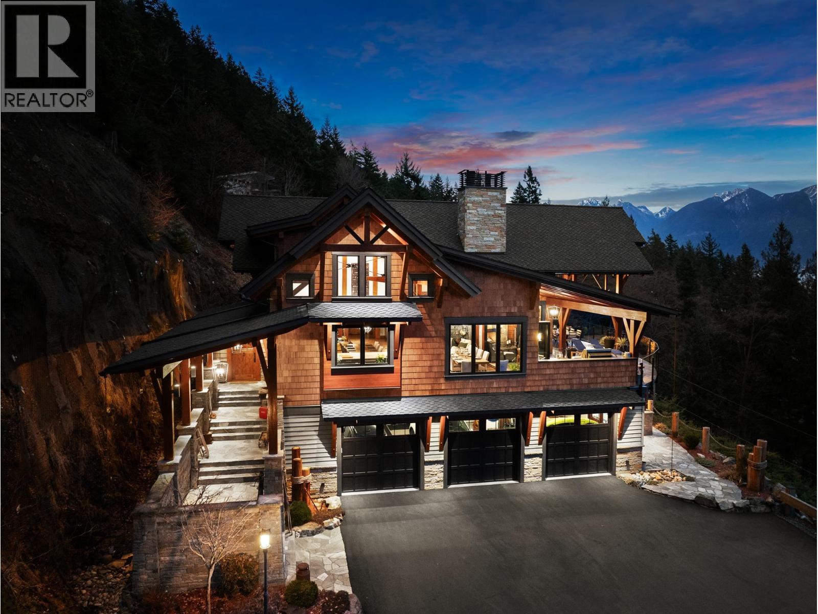 800 Taylor Rd, Bowen Island, BC V0N 1G1
