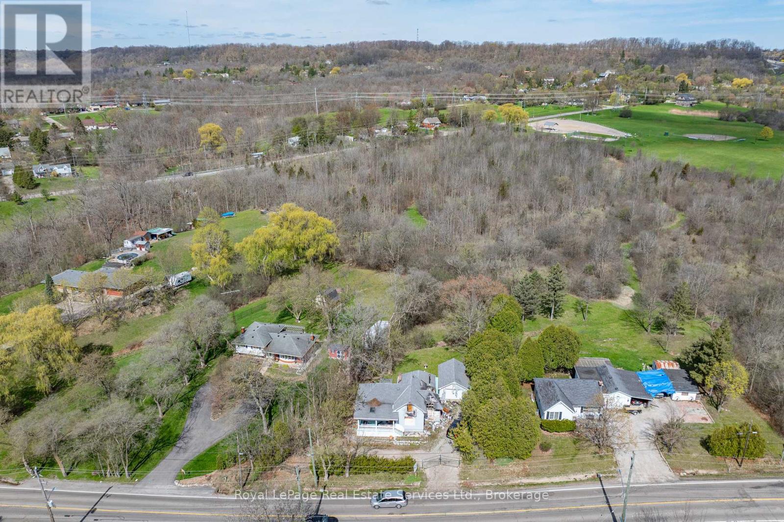 701 York Rd, Hamilton, ON L9H 5W9