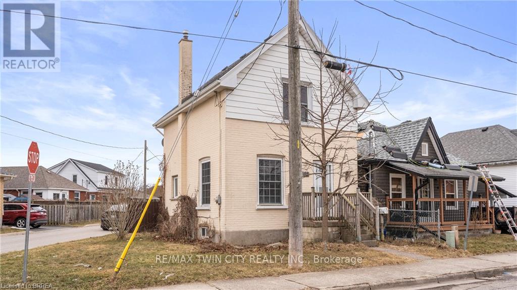 63 Walter St, Brantford, ON N3S 1N7