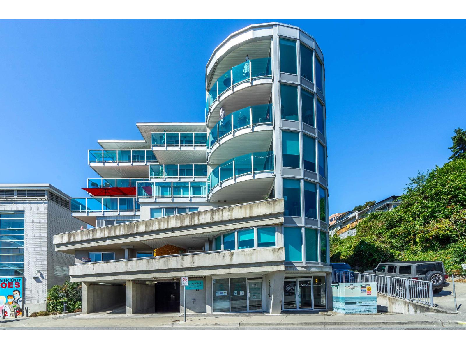 14955 Victoria Avenue Unit 504, White Rock, BC V4B 1G2