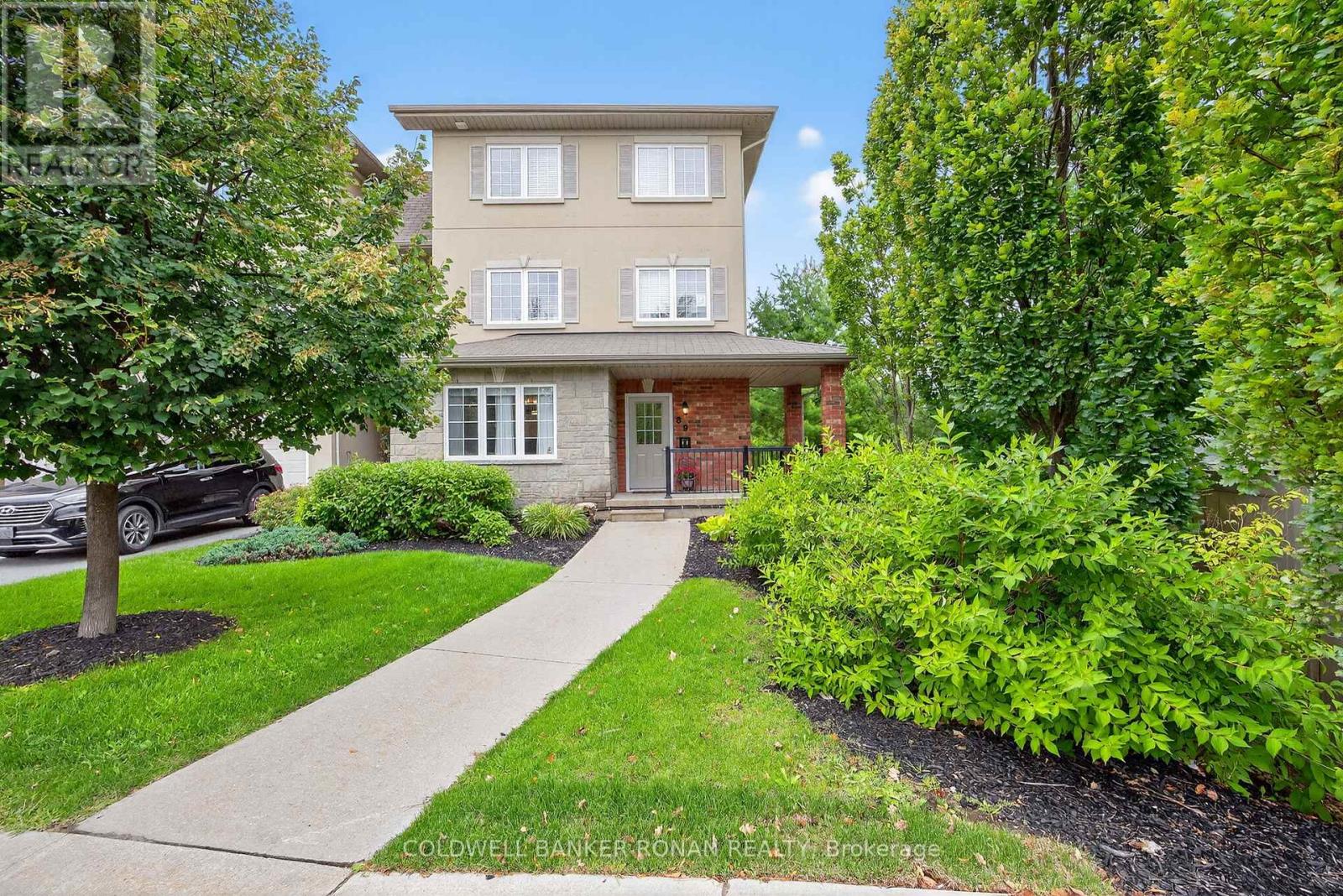 8 49 Ferndale Dr S, Barrie, ON L4N 5W9