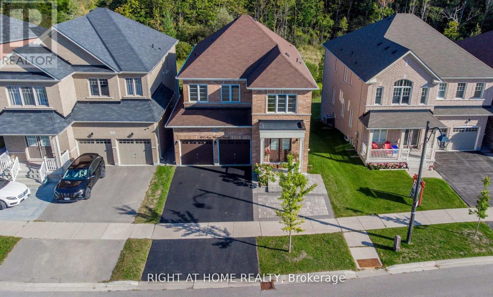 101 Roy Harper Ave, Aurora, ON L4G 0V5