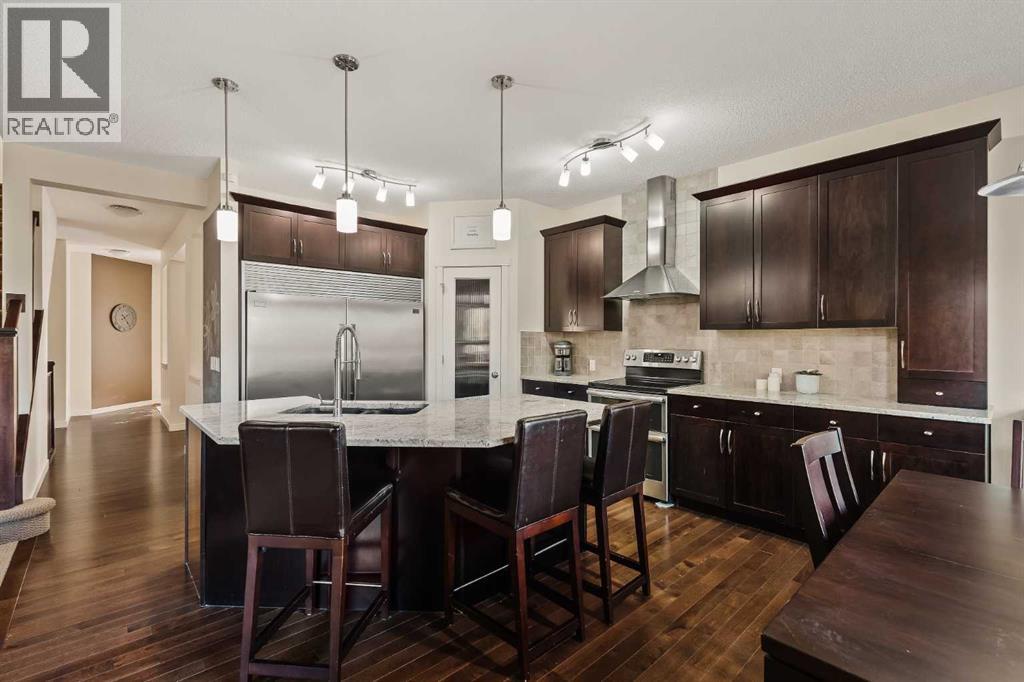 42 Drake Landing Dr, Okotoks, AB T1S 0B9