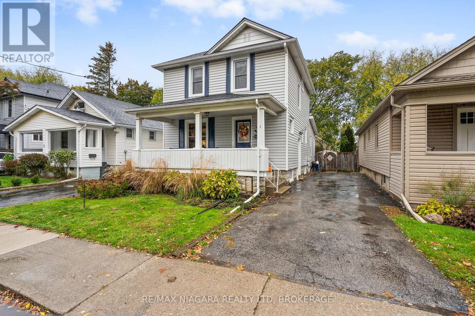 11 Linwood St, St. Catharines, ON L2R 1H2