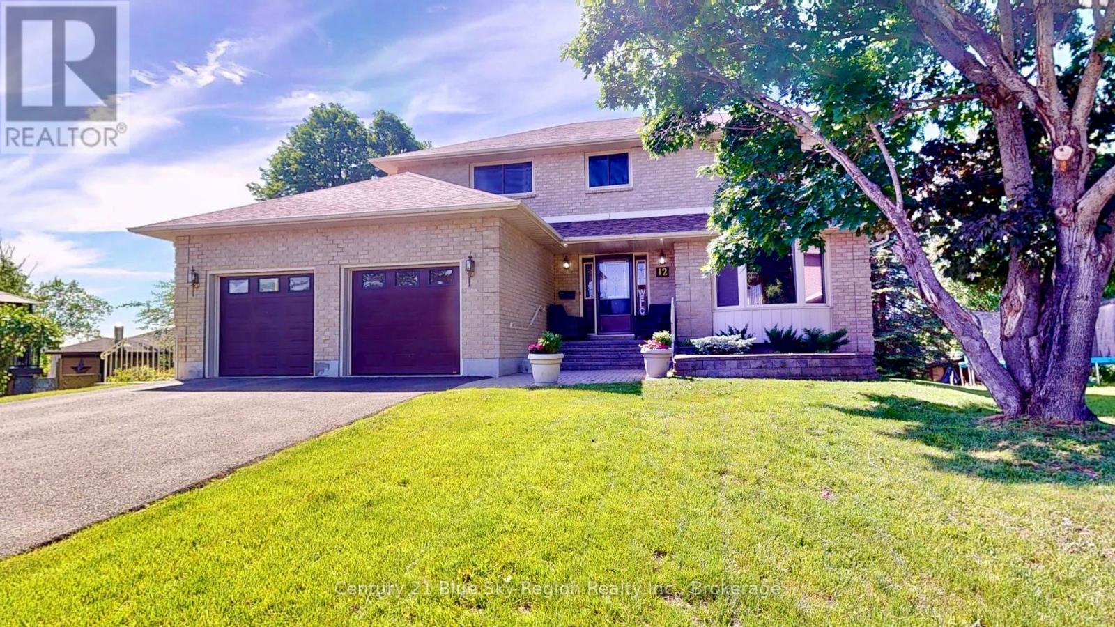 12 Vivyenne Ct, North Bay, ON P1B 8Z4