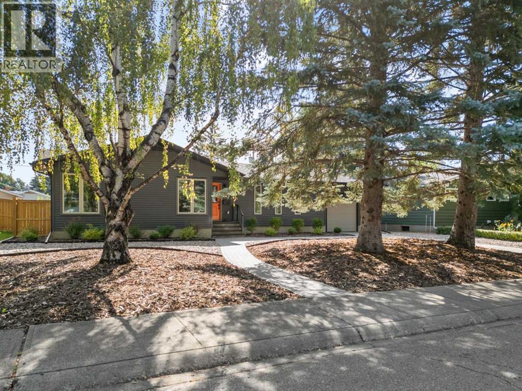52 Glenview Dr SW, Calgary, AB T3E 4H5