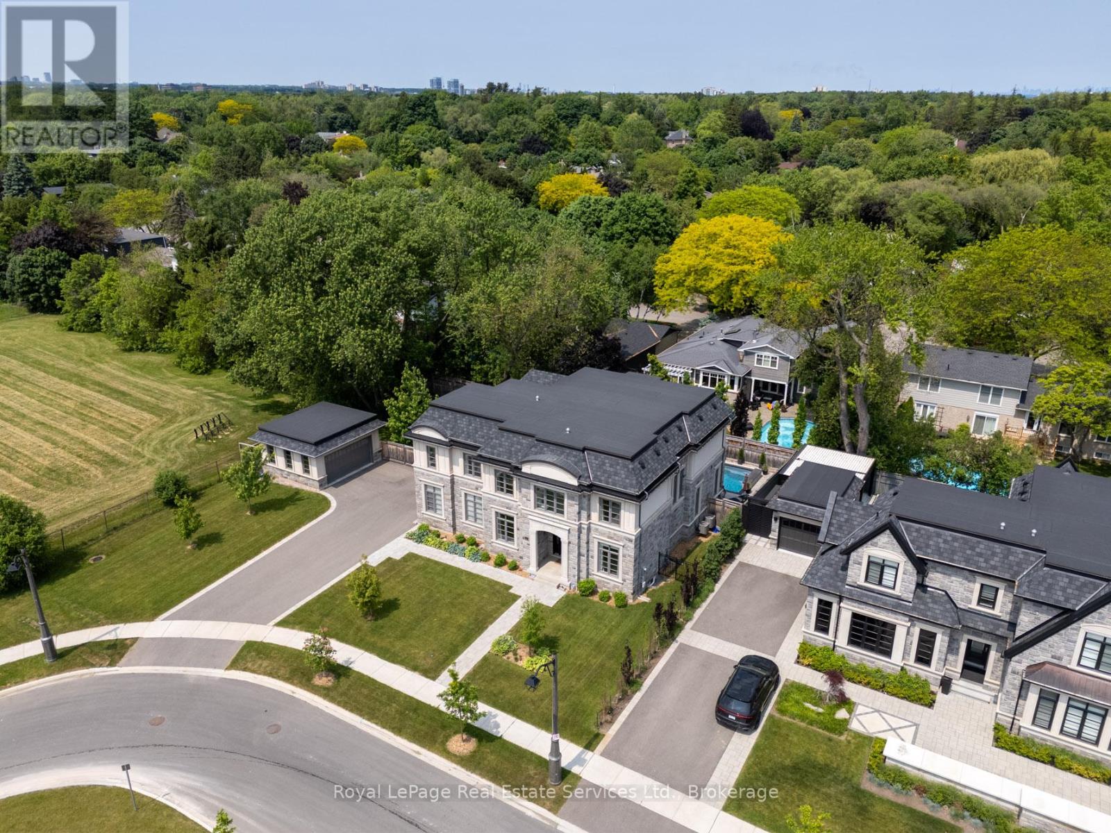 215 Prince George Cres, Oakville, ON L6L 0G5