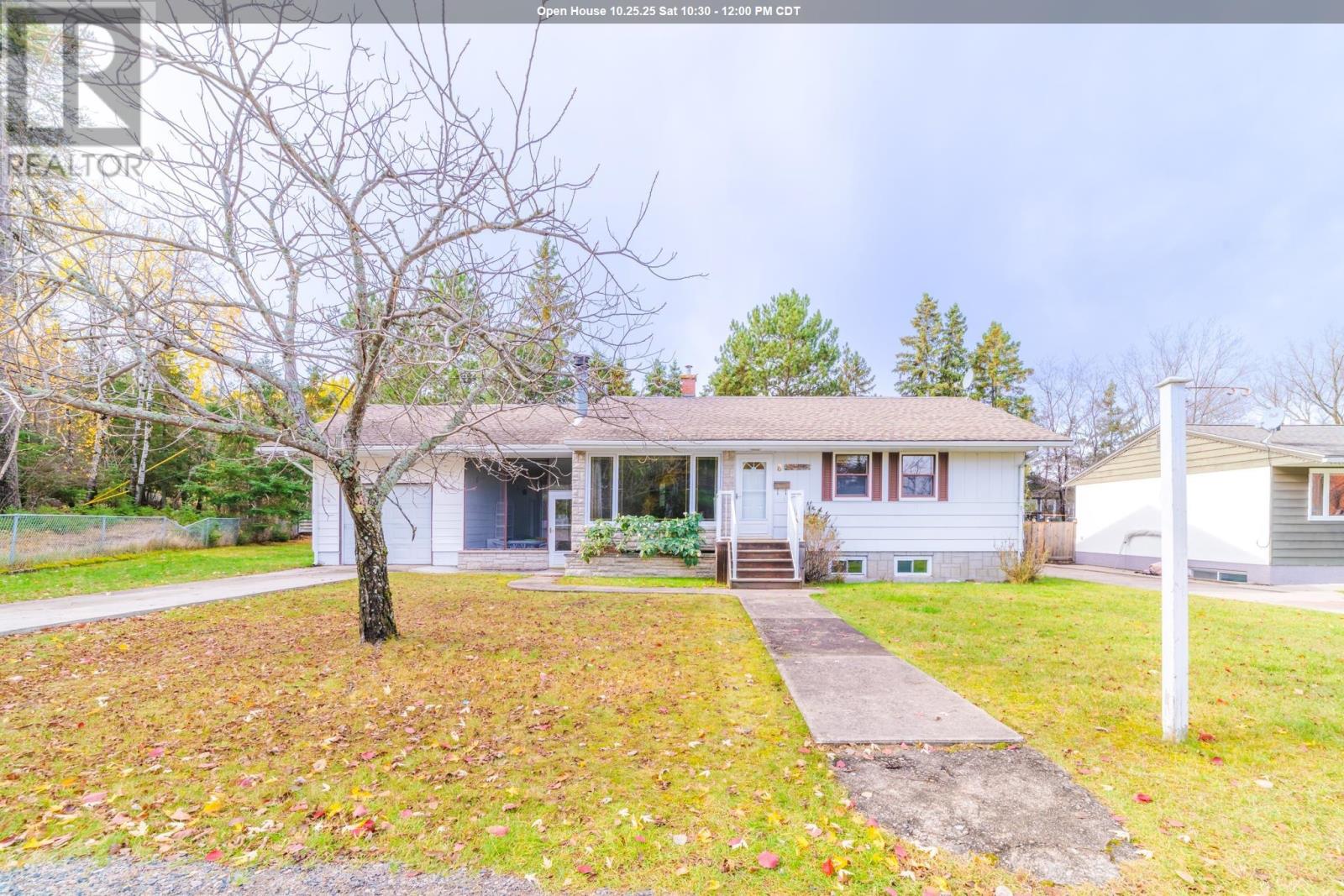 8 Seegmiller Ave, Kenora, ON P9N 3M9