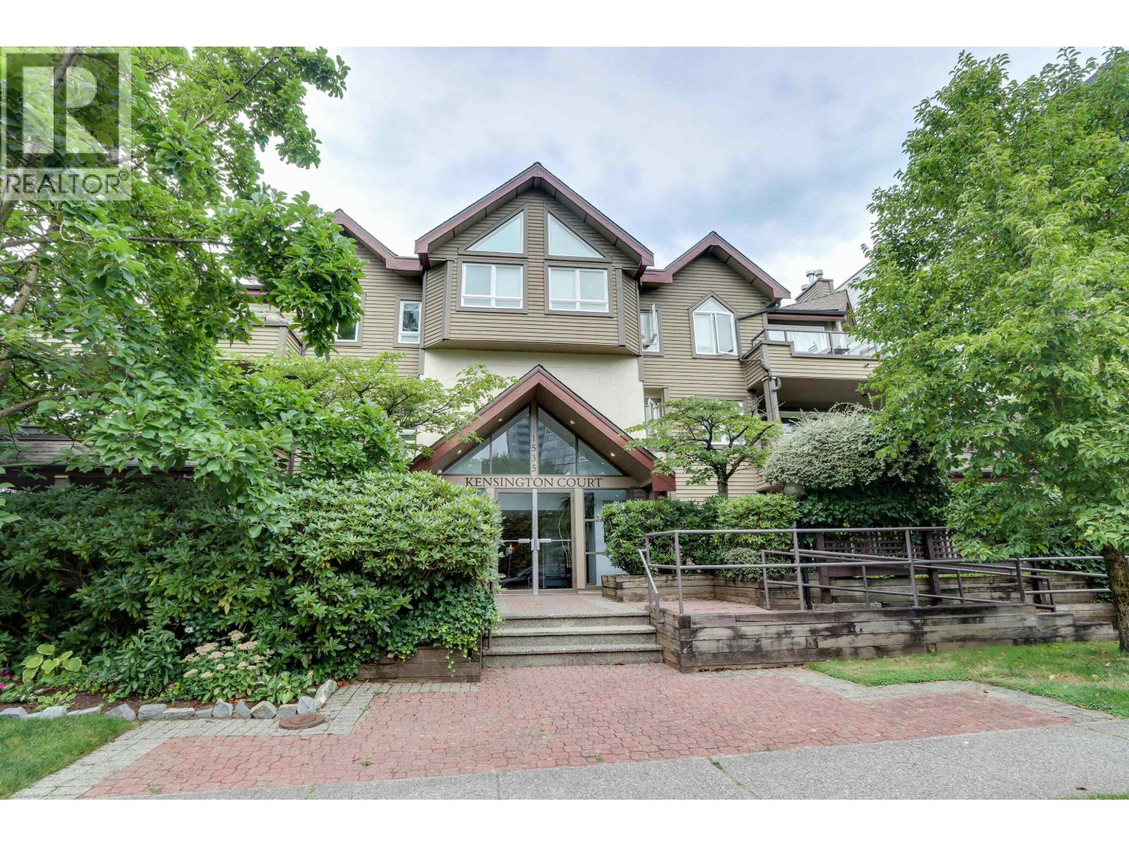 1535 Chesterfield Avenue Unit 205, North Vancouver, BC V7M 2N5