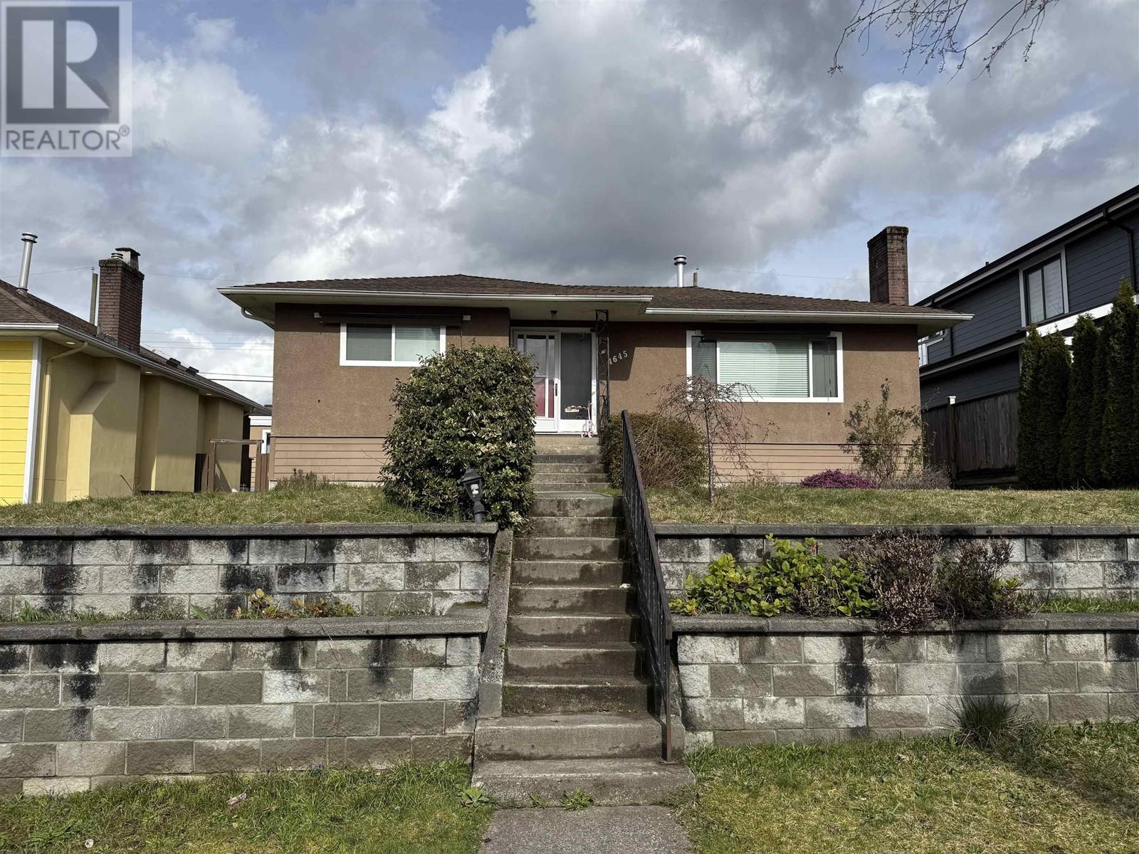 4645 Brentlawn Dr, Burnaby, BC V5C 3V3