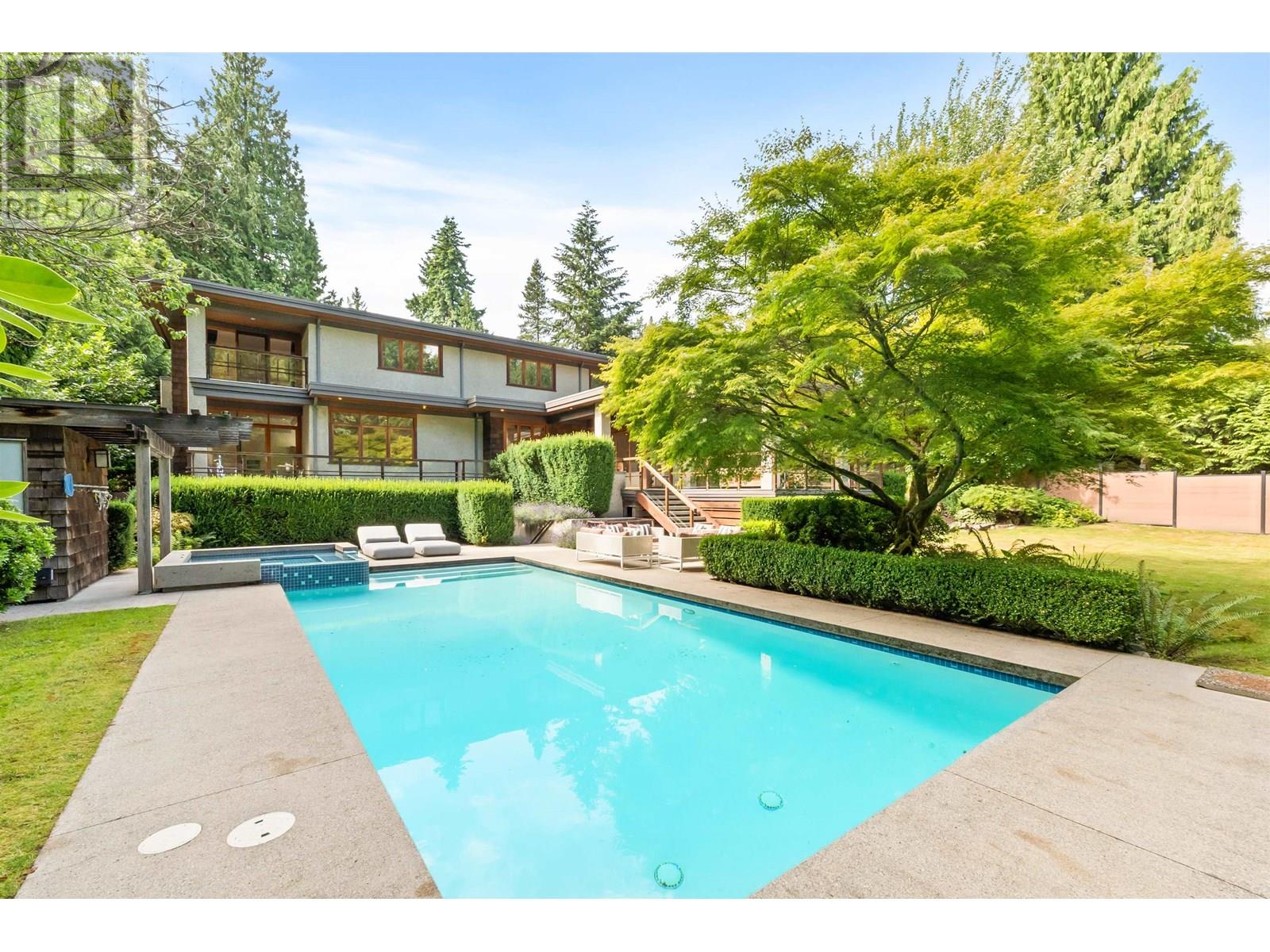 510 Eastcot Rd, West Vancouver, BC V7S 1E4