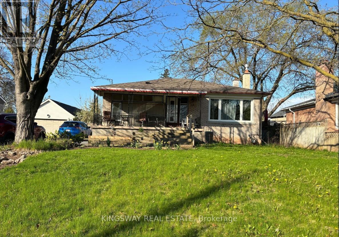 1483 Mansfield Dr, Oakville, ON L6H 1K5