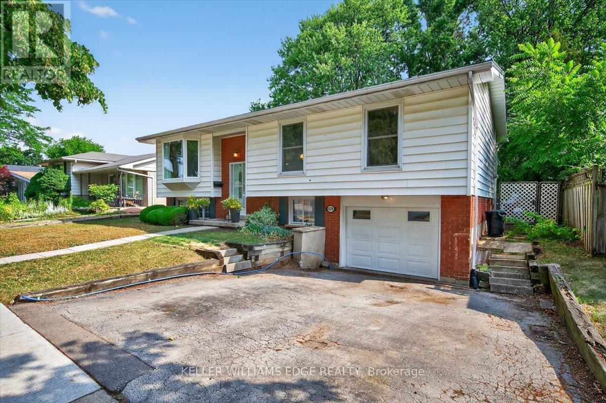 639 Blue Forest Hl, Burlington, ON L7L 4H4