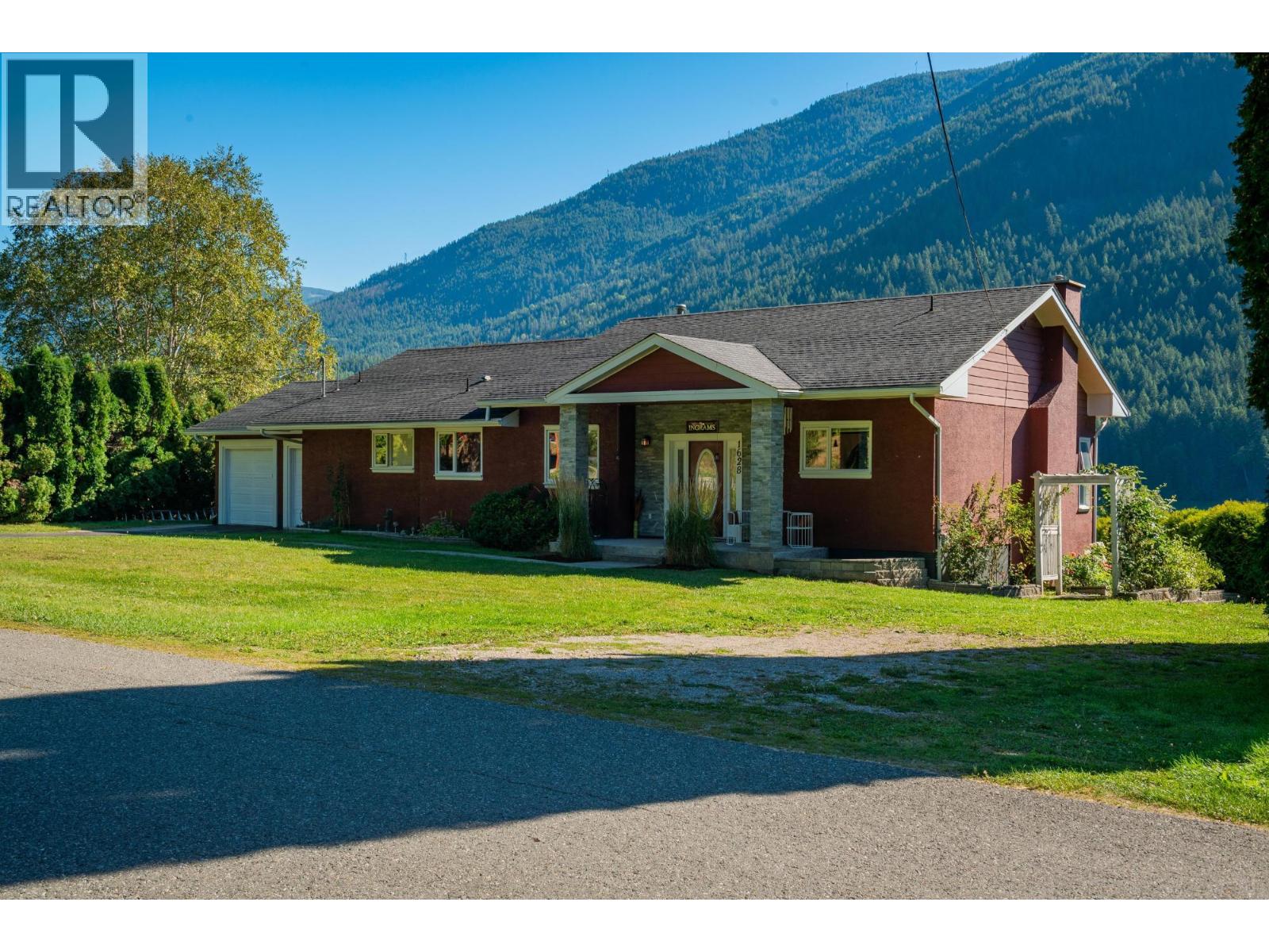 1628 Thrums Rd, Castlegar, BC V1N 4R7