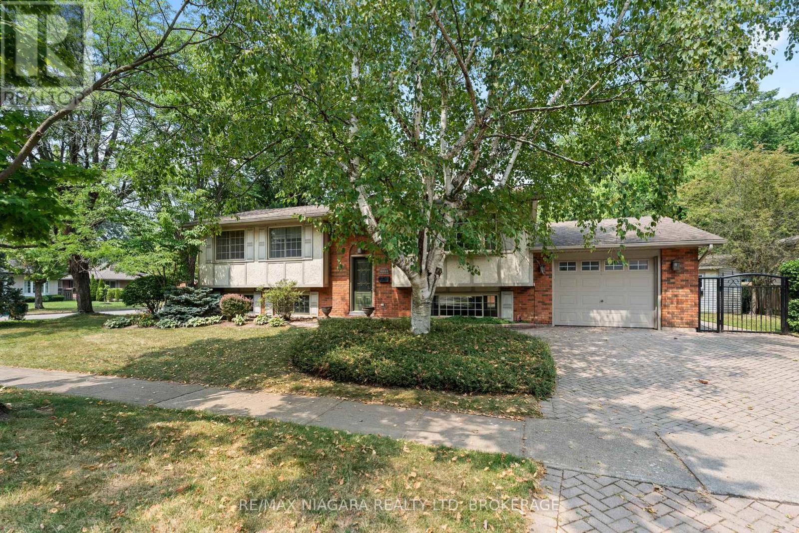 6841 Dellpark Dr, Niagara Falls, ON L2J 3G8
