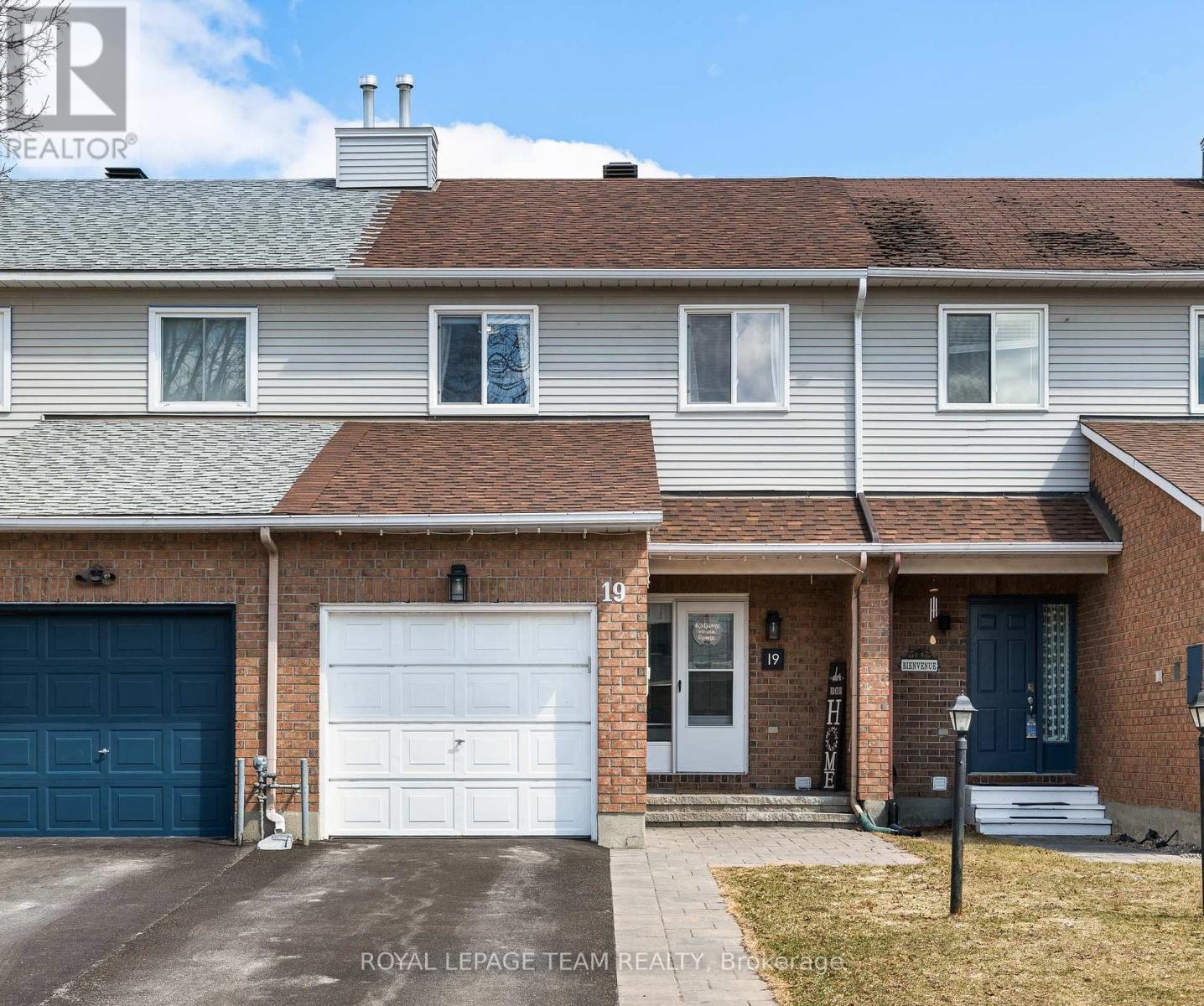 19 Armadale Cres, Ottawa, ON K2J 4A4