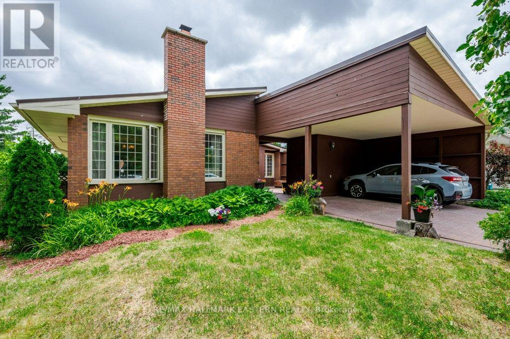 823 Wedgewood Ct Ward 2 Ct, Peterborough, ON K9J 7T8