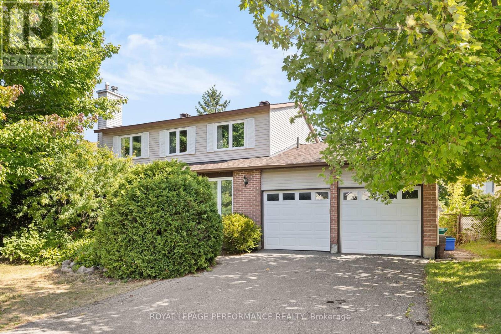 198 Park Grove Dr, Ottawa, ON K1E 2T1