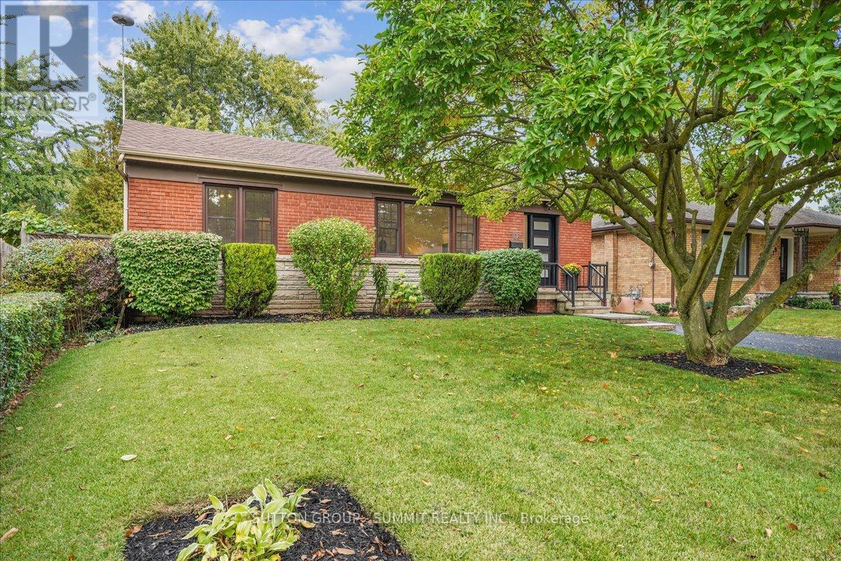 723 Drury Ln, Burlington, ON L7R 2X9