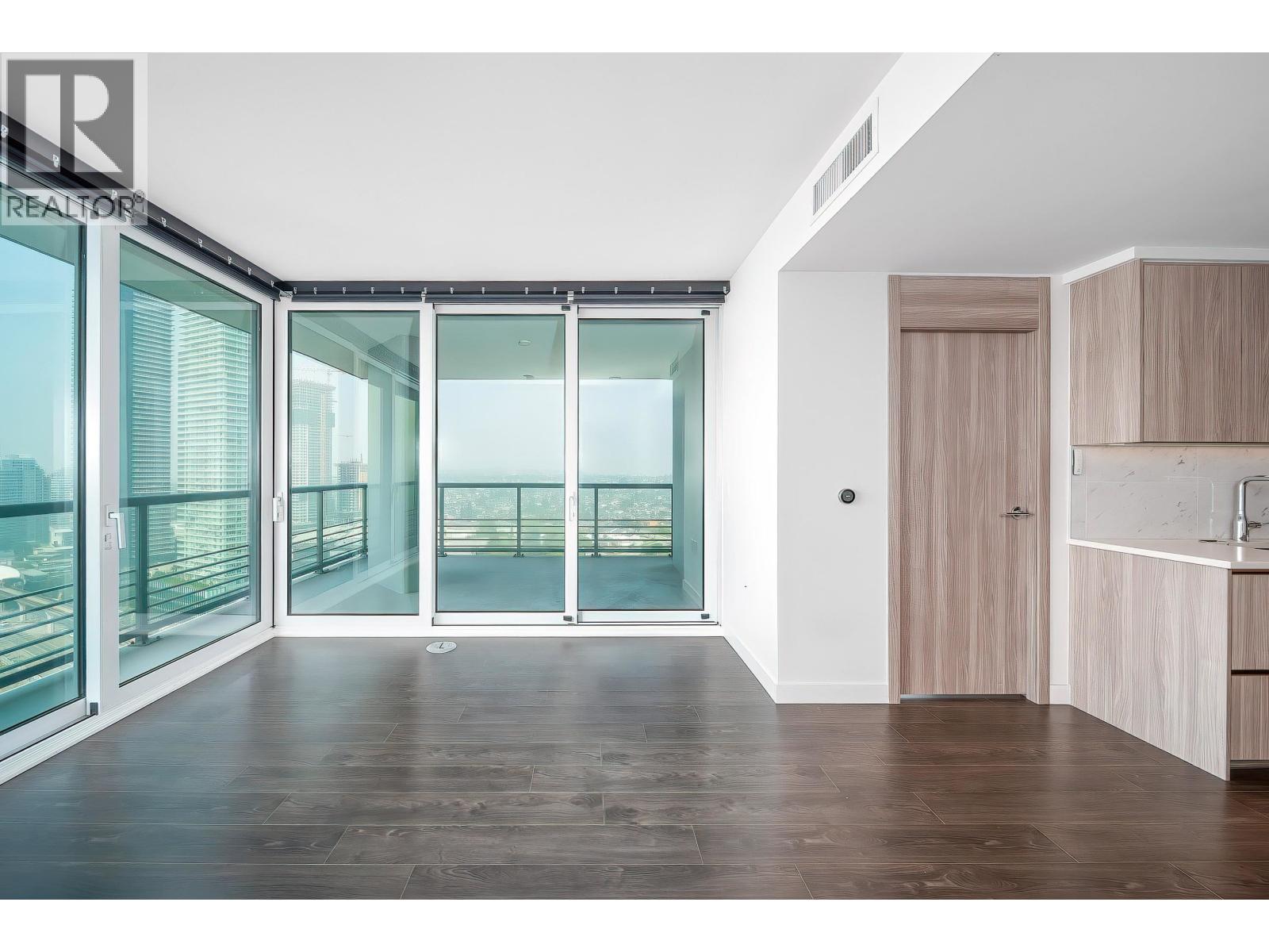 4720 Lougheed Highway Unit 2702, Burnaby, BC V5C 3Y2