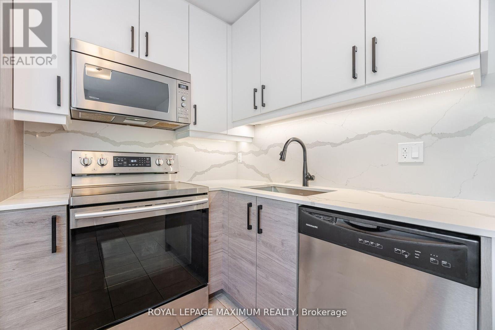 17 90 George Henry Blvd, Toronto, ON M2J 1E7