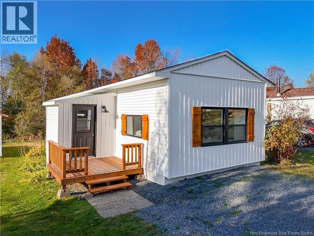 45 Eastwood St, Fredericton, NB E3B 6M7