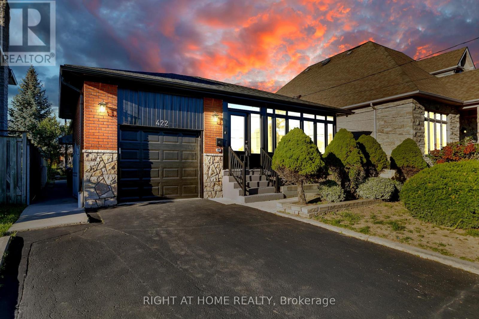 422 Maple Leaf Dr, Toronto, ON M6L 1P7