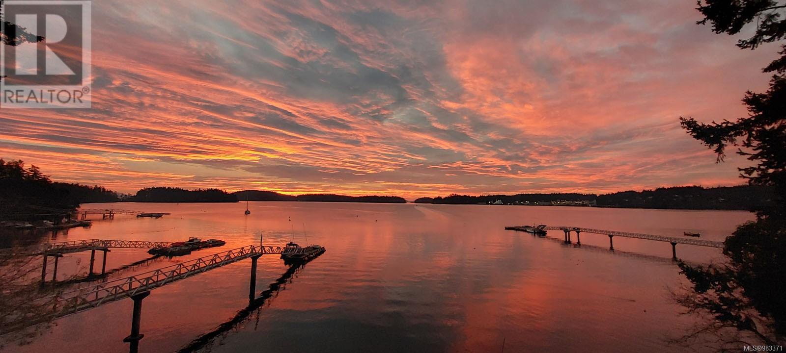 10 Mckenzie Cres, Piers Island, BC V8L 5Y7