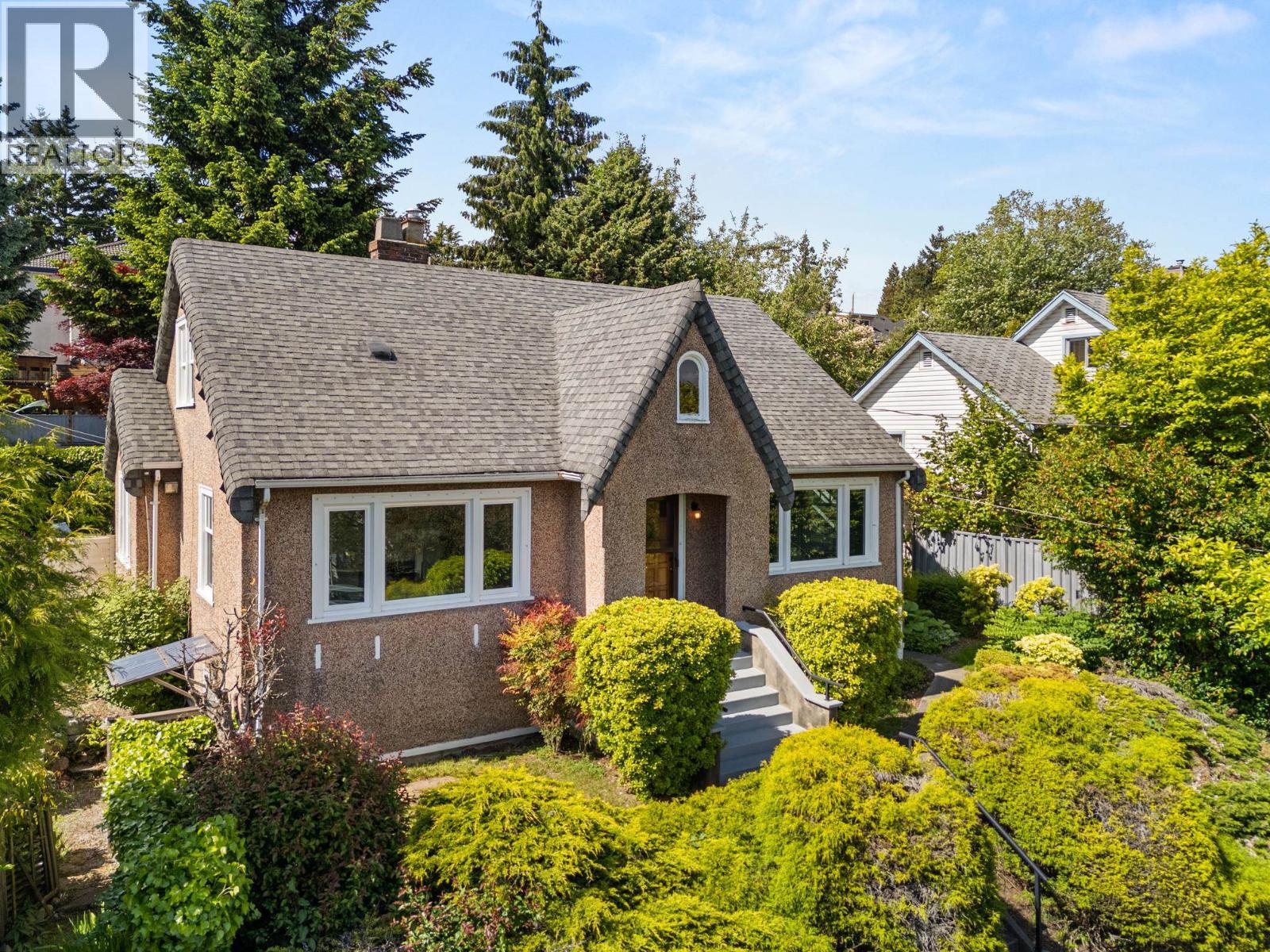 1509 Sixth Ave, New Westminster, BC V3M 2C5