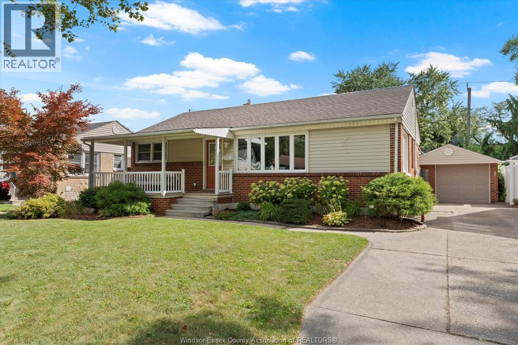 2748 Dandurand, Windsor, ON N9E 2E3