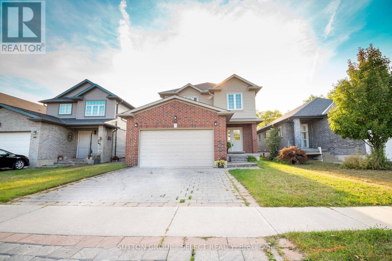 1021 Oakcrossing Gate, London, ON N6H 0E9